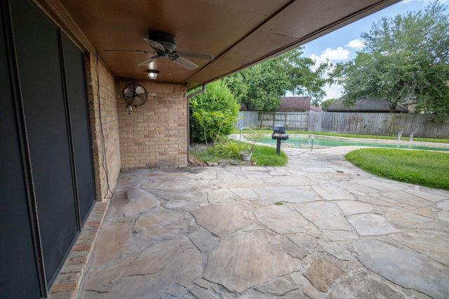 3 Thunderbird Circle, Baytown, TX 77521