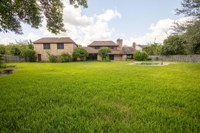 3 Thunderbird Circle, Baytown, TX 77521