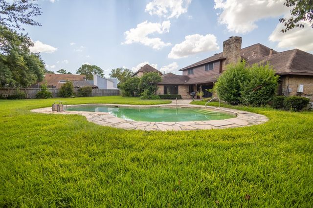 3 Thunderbird Circle, Baytown, TX 77521