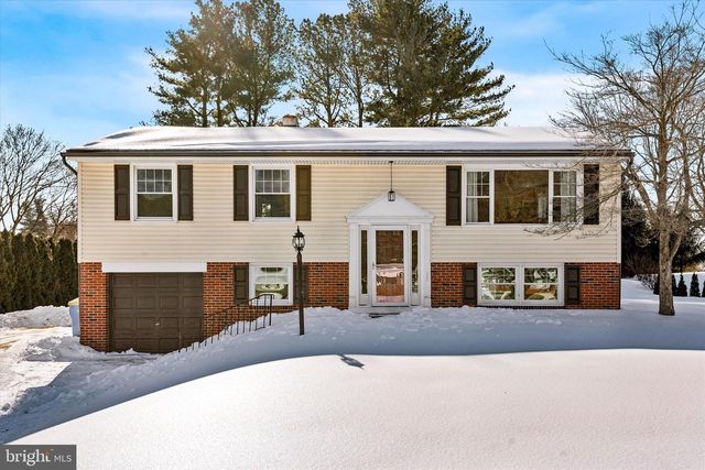 108 E 1ST AVE, Parkesburg, PA 19365