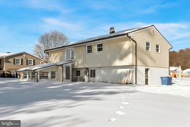 108 E 1ST AVE, Parkesburg, PA 19365