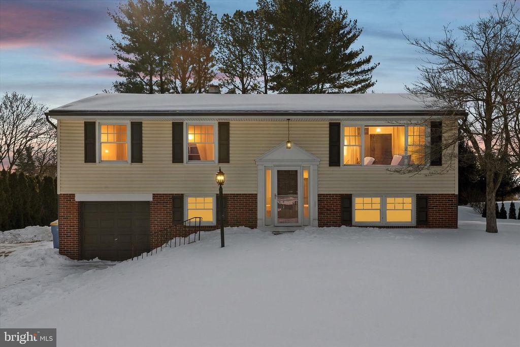 108 E 1ST AVE, Parkesburg, PA 19365