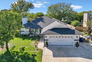 135 Chapel Dr, Andover, KS 67002