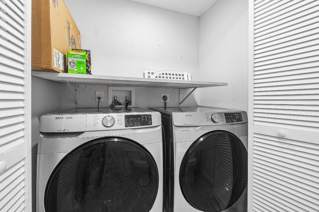 Image 14 of property listing at 2080 Canter Way, Wellington, FL 33414