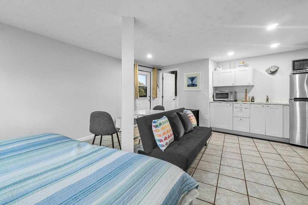 Image 16 of property listing at 2080 Canter Way, Wellington, FL 33414