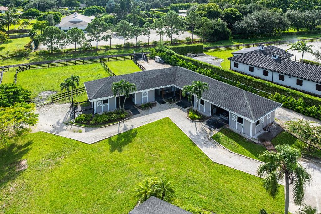 Image 2 of property listing at 2080 Canter Way, Wellington, FL 33414