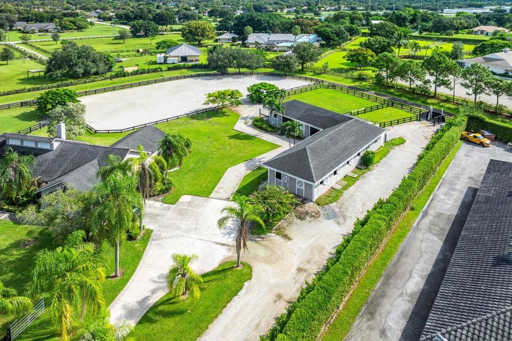 Image 20 of property listing at 2080 Canter Way, Wellington, FL 33414