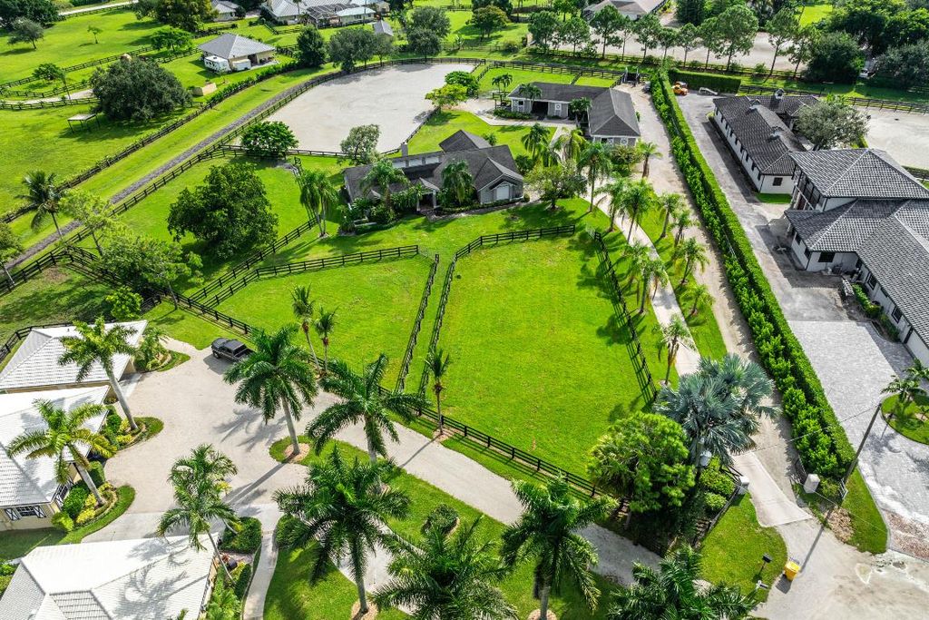 Image 21 of property listing at 2080 Canter Way, Wellington, FL 33414