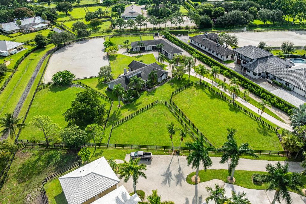 Image 22 of property listing at 2080 Canter Way, Wellington, FL 33414