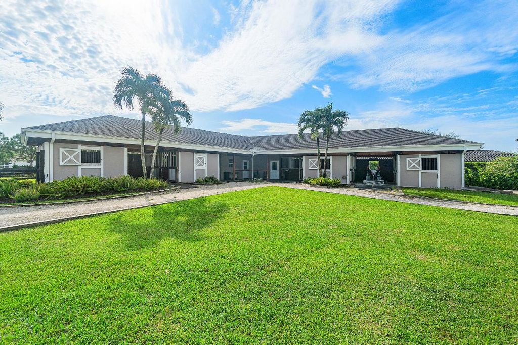 Image 9 of property listing at 2080 Canter Way, Wellington, FL 33414