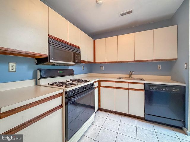 804 DIAMOND DR, Newtown, PA 18940