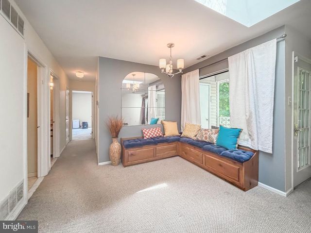 804 DIAMOND DR, Newtown, PA 18940