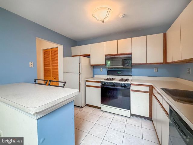 804 DIAMOND DR, Newtown, PA 18940