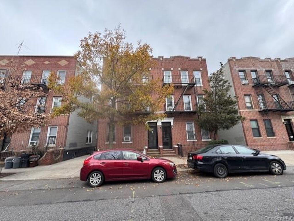 3080 37th Street, Astoria, NY 11103