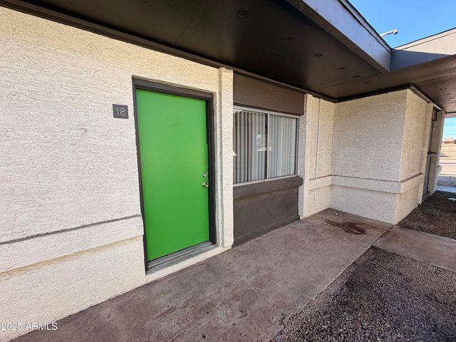 6802 W GLENDALE Avenue 18, Glendale, AZ 85303