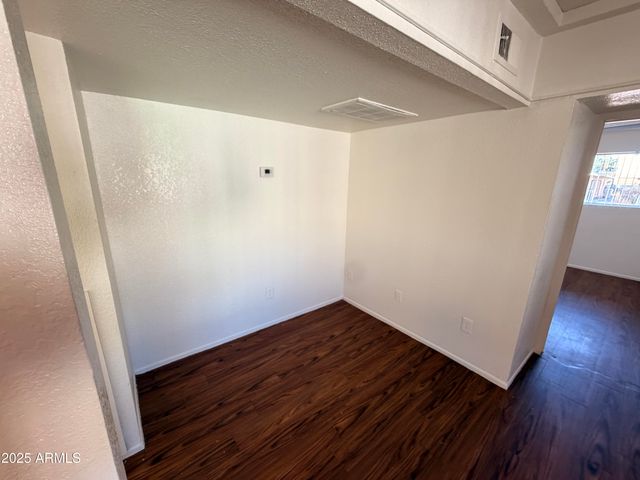 6802 W GLENDALE Avenue 18, Glendale, AZ 85303