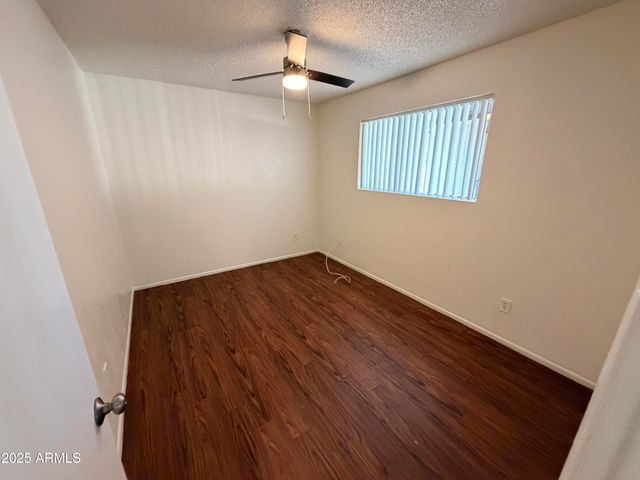 6802 W GLENDALE Avenue 18, Glendale, AZ 85303