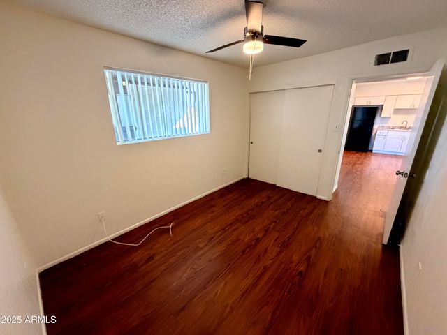 6802 W GLENDALE Avenue 18, Glendale, AZ 85303