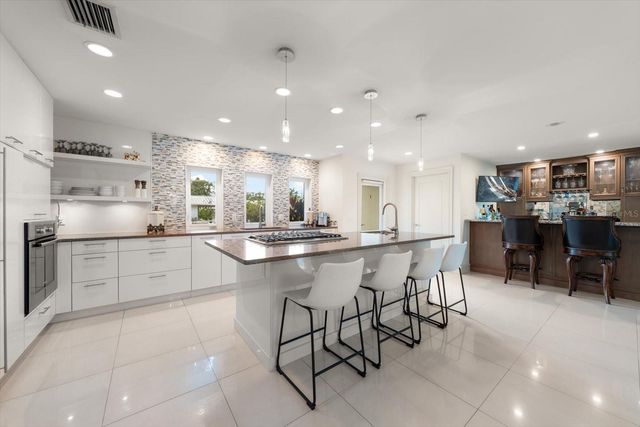 485 PARK AVENUE, Belleair, FL 33756