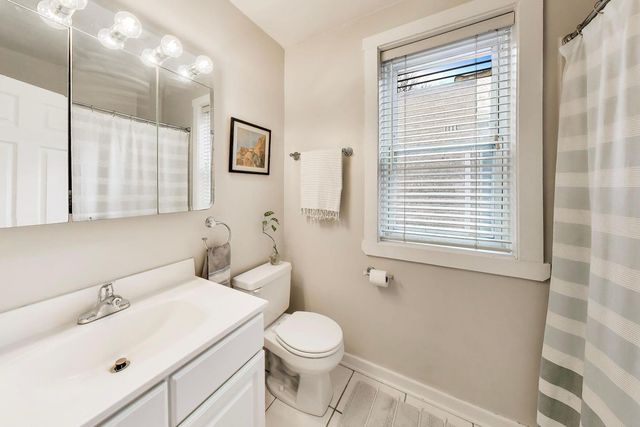 722 W Oakdale Avenue 1R, Chicago, IL 60657