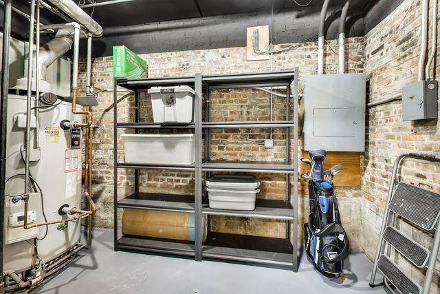 722 W Oakdale Avenue 1R, Chicago, IL 60657