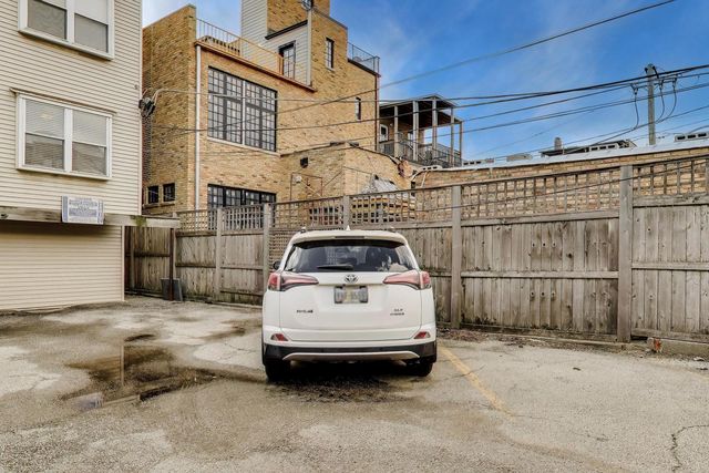 722 W Oakdale Avenue 1R, Chicago, IL 60657