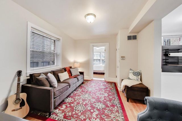 722 W Oakdale Avenue 1R, Chicago, IL 60657