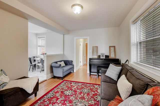 722 W Oakdale Avenue 1R, Chicago, IL 60657