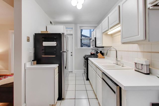 722 W Oakdale Avenue 1R, Chicago, IL 60657