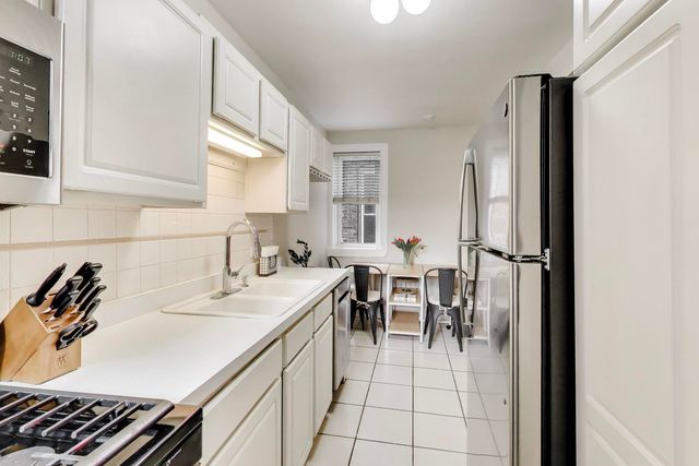 722 W Oakdale Avenue 1R, Chicago, IL 60657