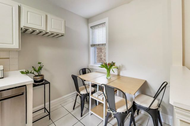 722 W Oakdale Avenue 1R, Chicago, IL 60657