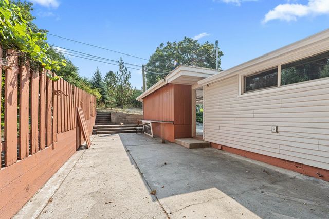 515 E 6th Ave, Colville, WA 99114