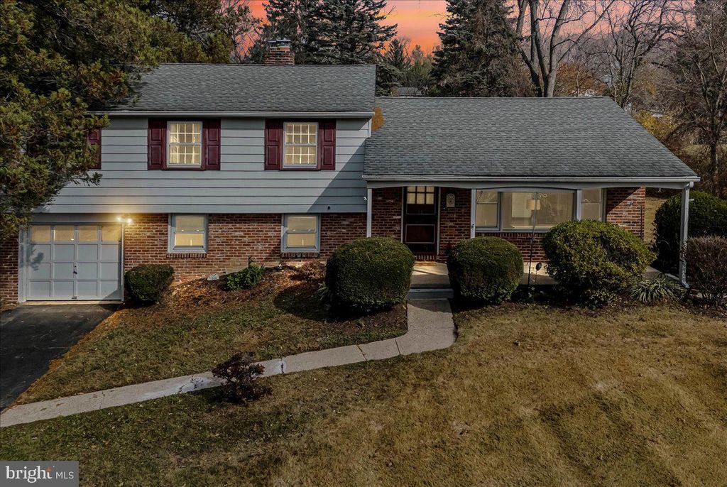 1605 COUNTRY LN, Aston, PA 19014