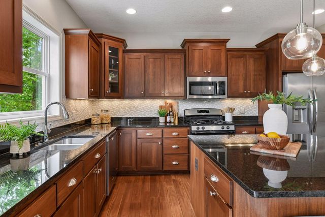 2715 Fieldstone Drive, Victoria, MN 55386