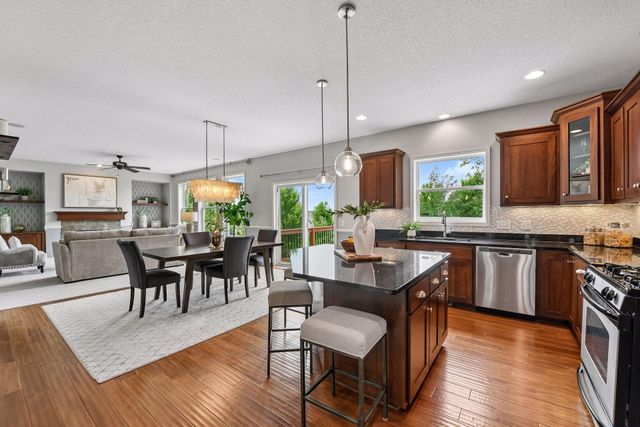 2715 Fieldstone Drive, Victoria, MN 55386