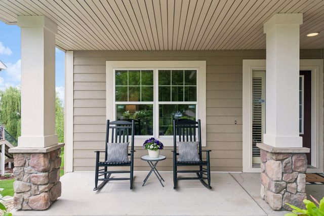 2715 Fieldstone Drive, Victoria, MN 55386