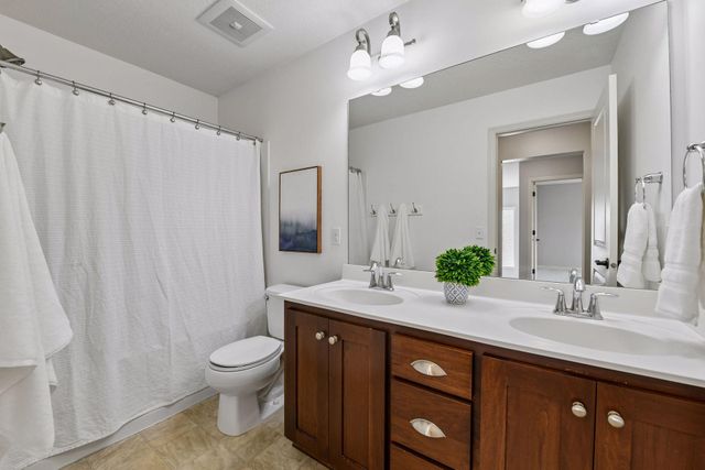 2715 Fieldstone Drive, Victoria, MN 55386