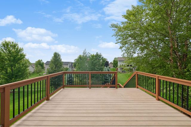 2715 Fieldstone Drive, Victoria, MN 55386