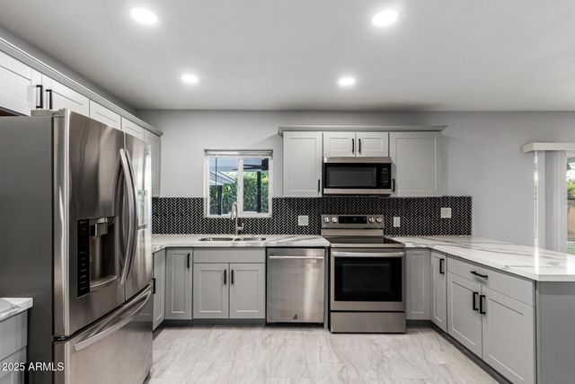 3336 E EARLL Drive, Phoenix, AZ 85018