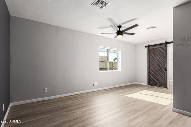 3336 E EARLL Drive, Phoenix, AZ 85018