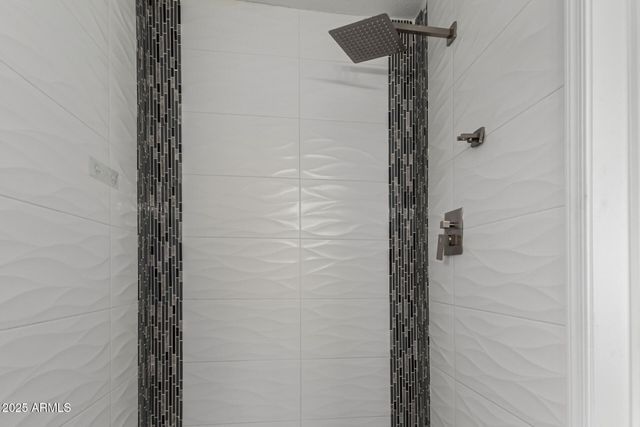 3336 E EARLL Drive, Phoenix, AZ 85018