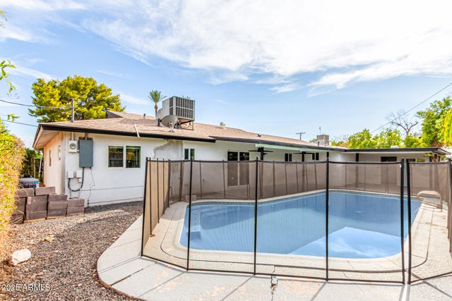 3336 E EARLL Drive, Phoenix, AZ 85018