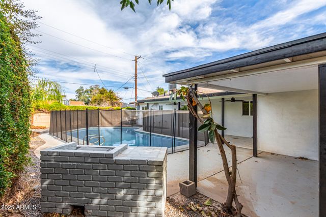 3336 E EARLL Drive, Phoenix, AZ 85018