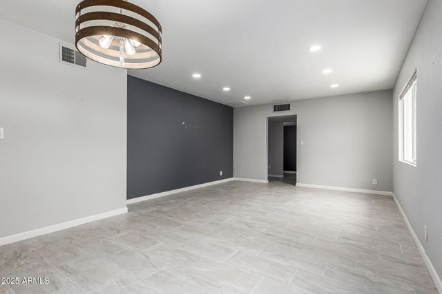 3336 E EARLL Drive, Phoenix, AZ 85018