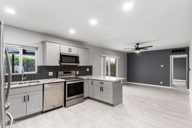 3336 E EARLL Drive, Phoenix, AZ 85018