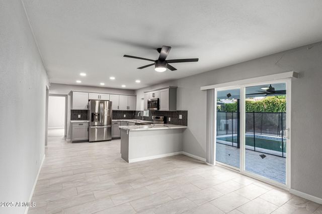 3336 E EARLL Drive, Phoenix, AZ 85018