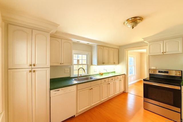 118 Maple Avenue, Windsor, CT 06095