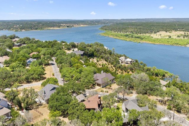 334 Coventry RD, Spicewood, TX 78669