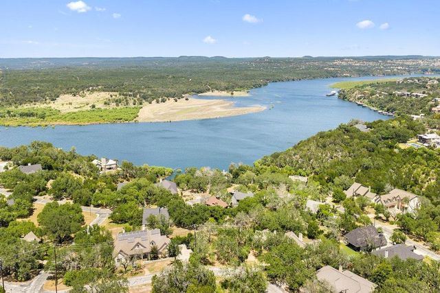 334 Coventry RD, Spicewood, TX 78669