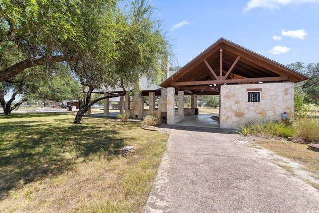334 Coventry RD, Spicewood, TX 78669